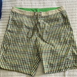 Men’s Tommy Bahama shorts with zipper and tie, accent, size 34